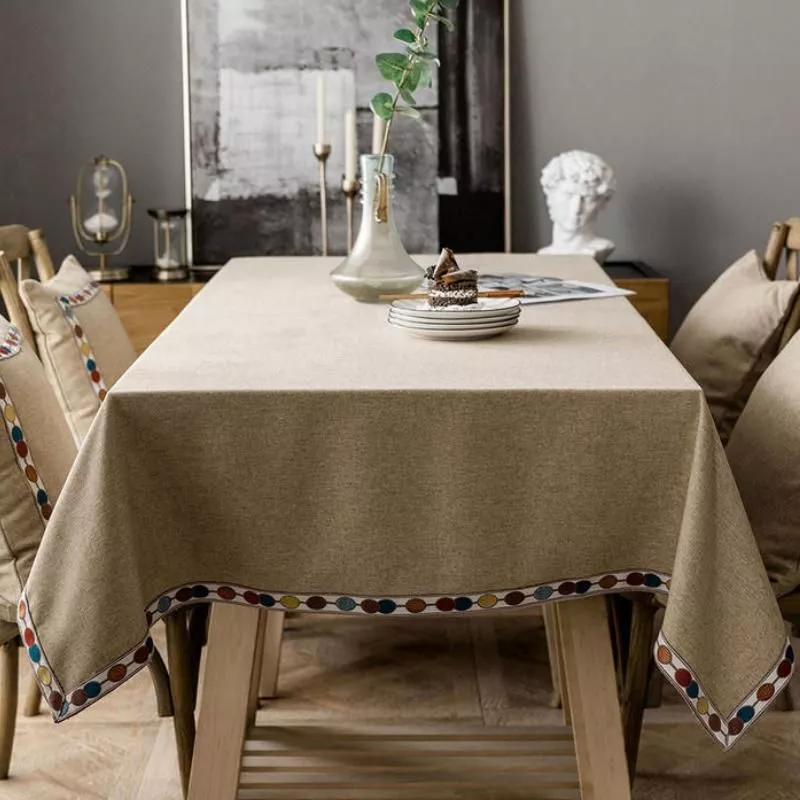 Durable, stylish & easy-care polyester tablecloths. The ultimate guide to choosing, using & loving this versatile fabric.
